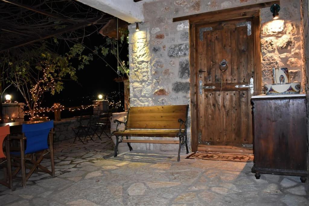 Μικρή Πέτρινη Μεζονέτα 2 Villa Lílaia Buitenkant foto