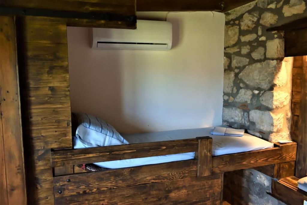 Μικρή Πέτρινη Μεζονέτα 2 Villa Lílaia Buitenkant foto